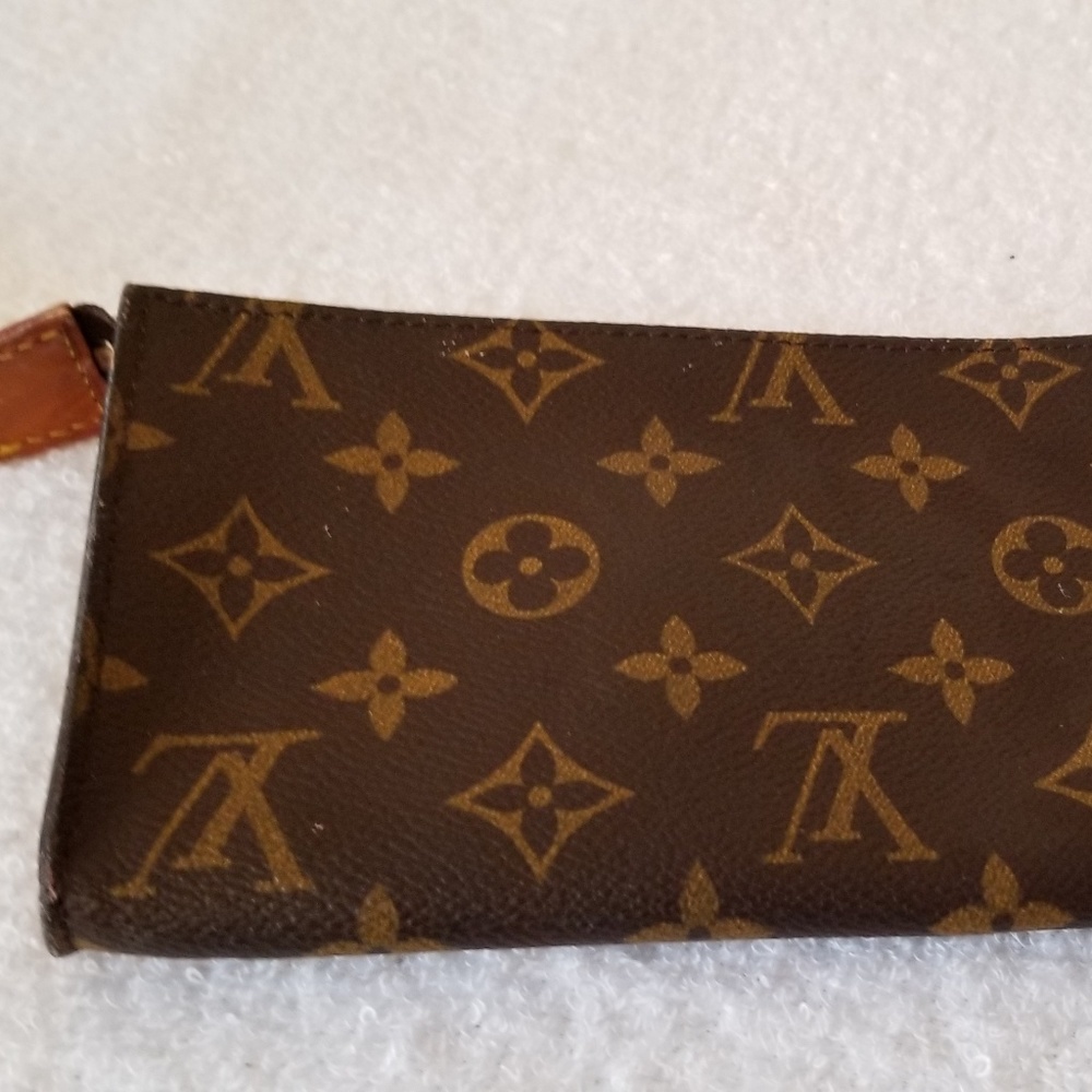 LV bucket pouch gm